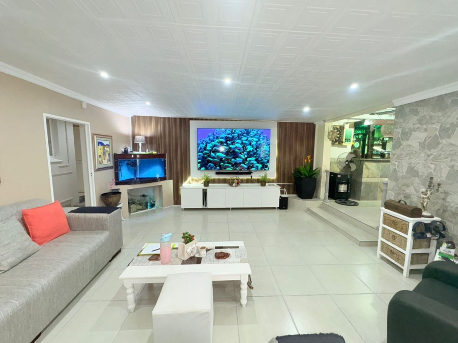 7 Bedroom Property for Sale in Sunnyridge Eastern Cape